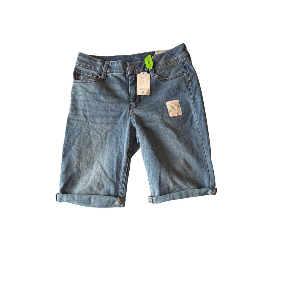 NWT St Johns Bay Womens 11 Inch Bermuda Shorts Mid Rise Light Blue Lagoon Size 6
